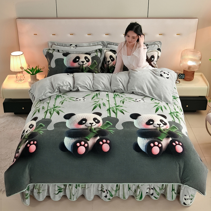 91家纺网 家纺一手货源 找家纺 雅芝蓝 2025新款8-9斤高克重印花牛奶绒四件套保暖绒套件直播爆款 熊抱竹-灰