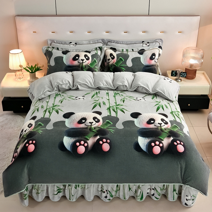 91家纺网 家纺一手货源 找家纺 雅芝蓝 2025新款8-9斤高克重印花牛奶绒四件套保暖绒套件直播爆款 熊抱竹-灰