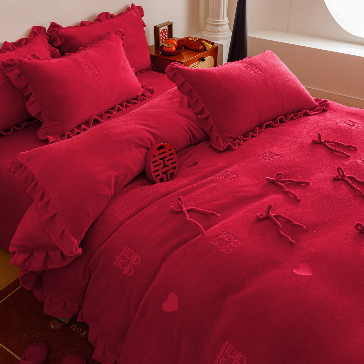 91家纺网 家纺一手货源 找家纺 （总）苏源家居 2025新款婚庆加厚牛奶绒荷叶边刺绣结婚四件套