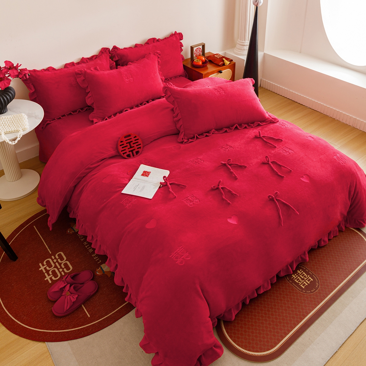 91家纺网 家纺一手货源 找家纺 苏源家居 2025新款婚庆加厚牛奶绒荷叶边刺绣结婚四件套 绒-喜愿-红色