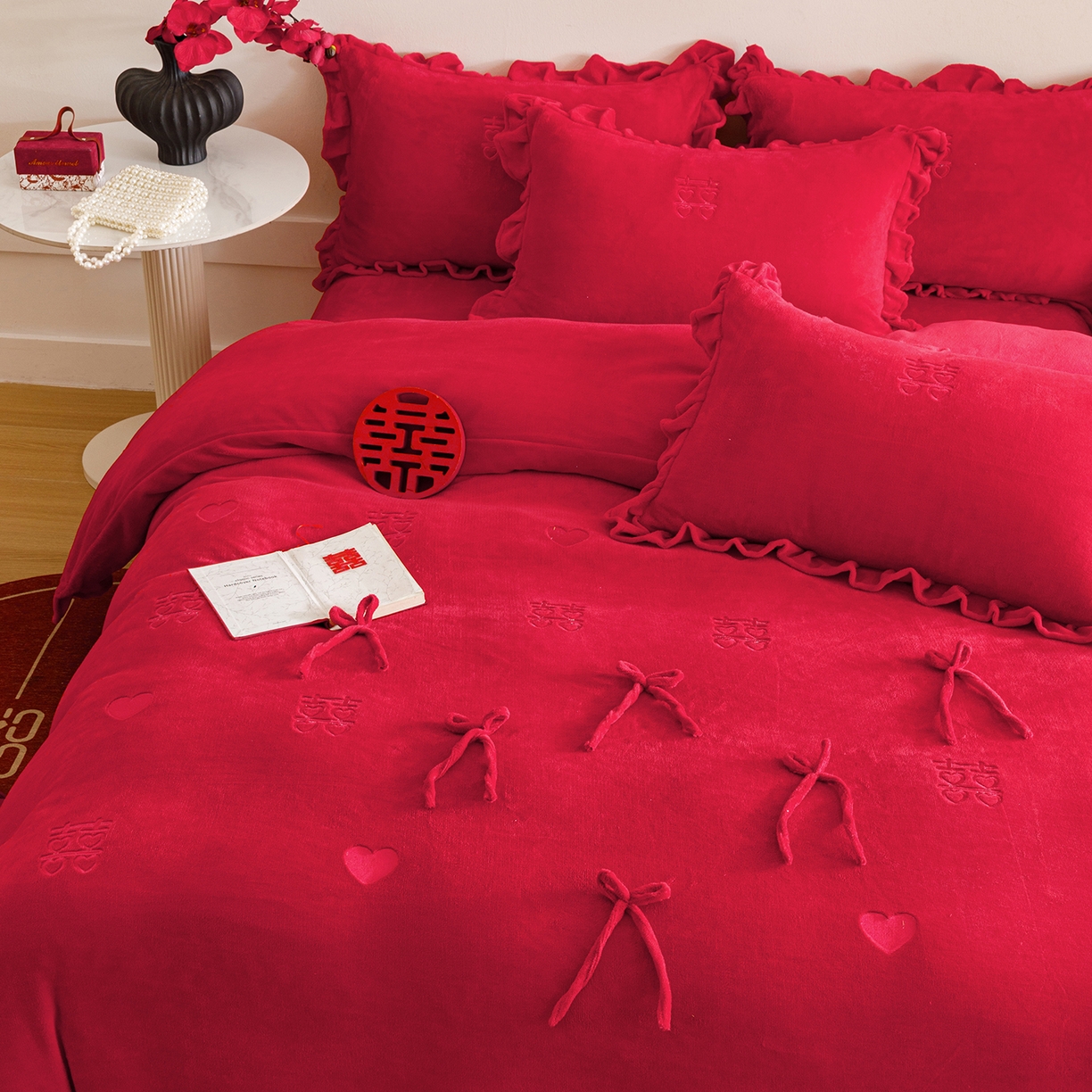 91家纺网 家纺一手货源 找家纺 （总）苏源家居 2025新款婚庆加厚牛奶绒荷叶边刺绣结婚四件套