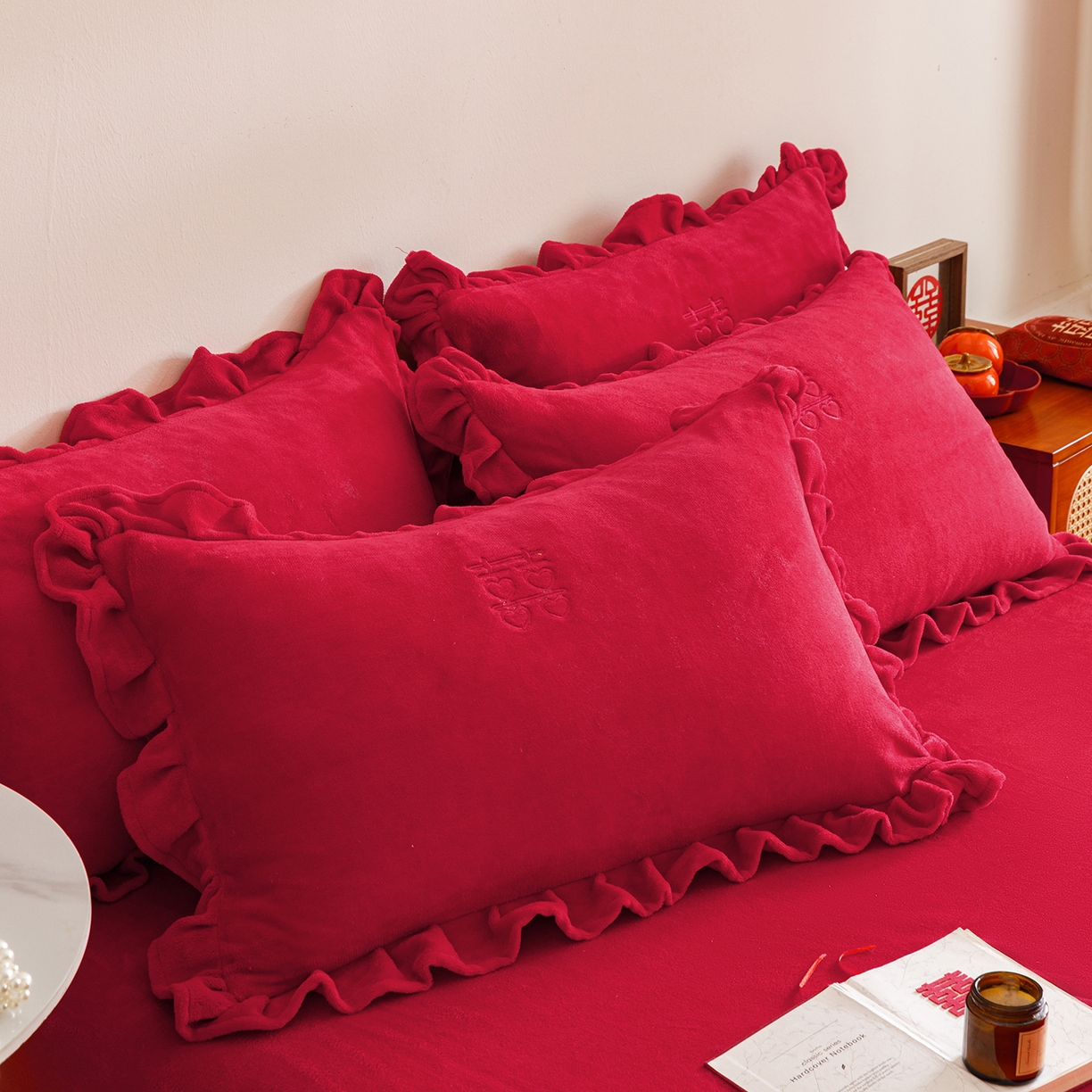 91家纺网 家纺一手货源 找家纺 （总）苏源家居 2025新款婚庆加厚牛奶绒荷叶边刺绣结婚四件套