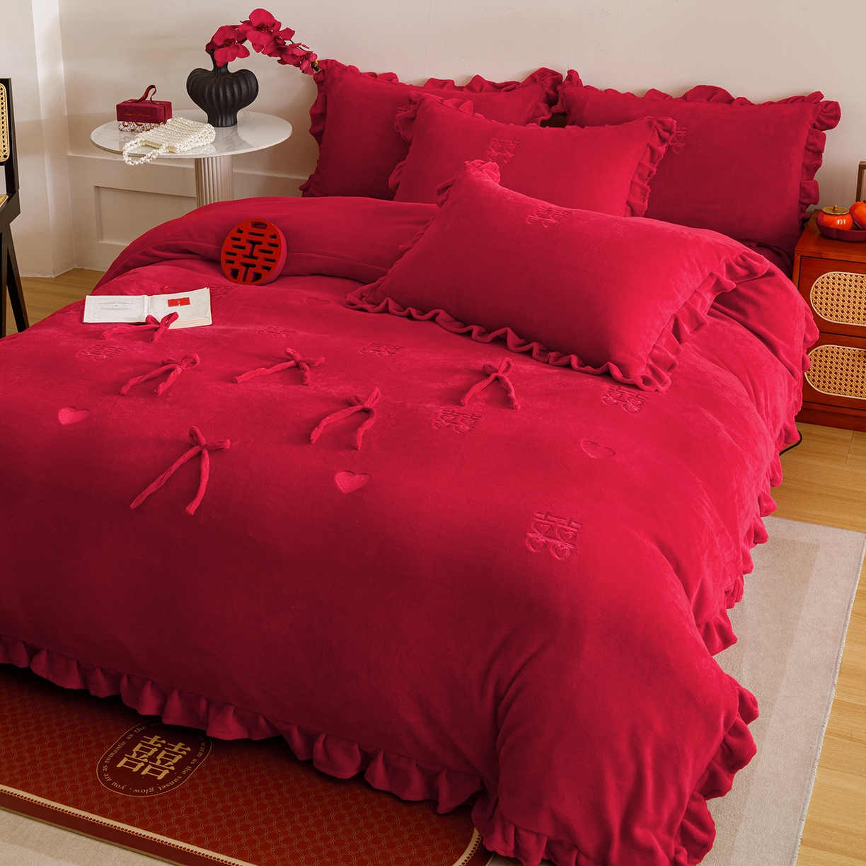 91家纺网 家纺一手货源 找家纺 苏源家居 2025新款婚庆加厚牛奶绒荷叶边刺绣结婚四件套 绒-喜愿-红色