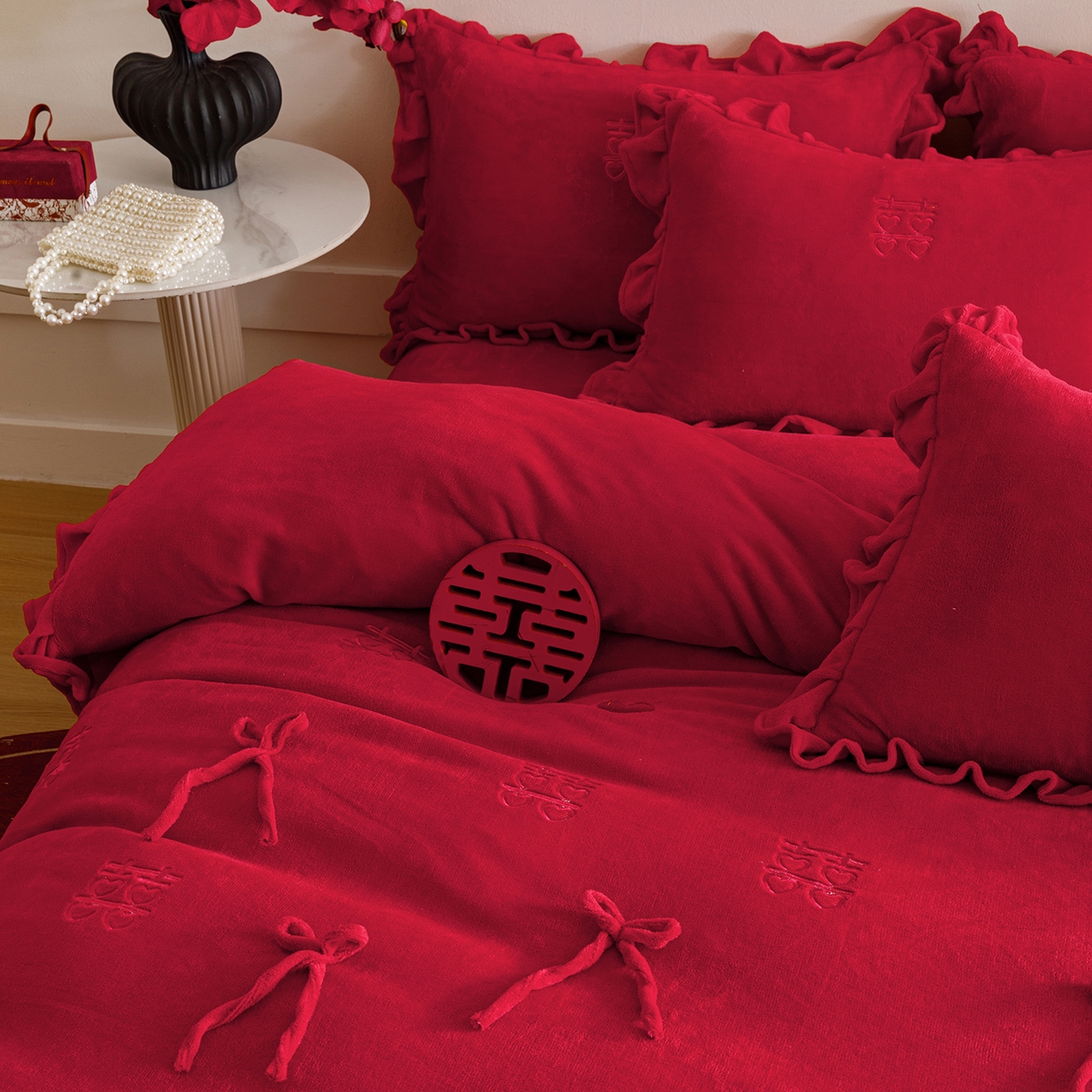 91家纺网 家纺一手货源 找家纺 （总）苏源家居 2025新款婚庆加厚牛奶绒荷叶边刺绣结婚四件套