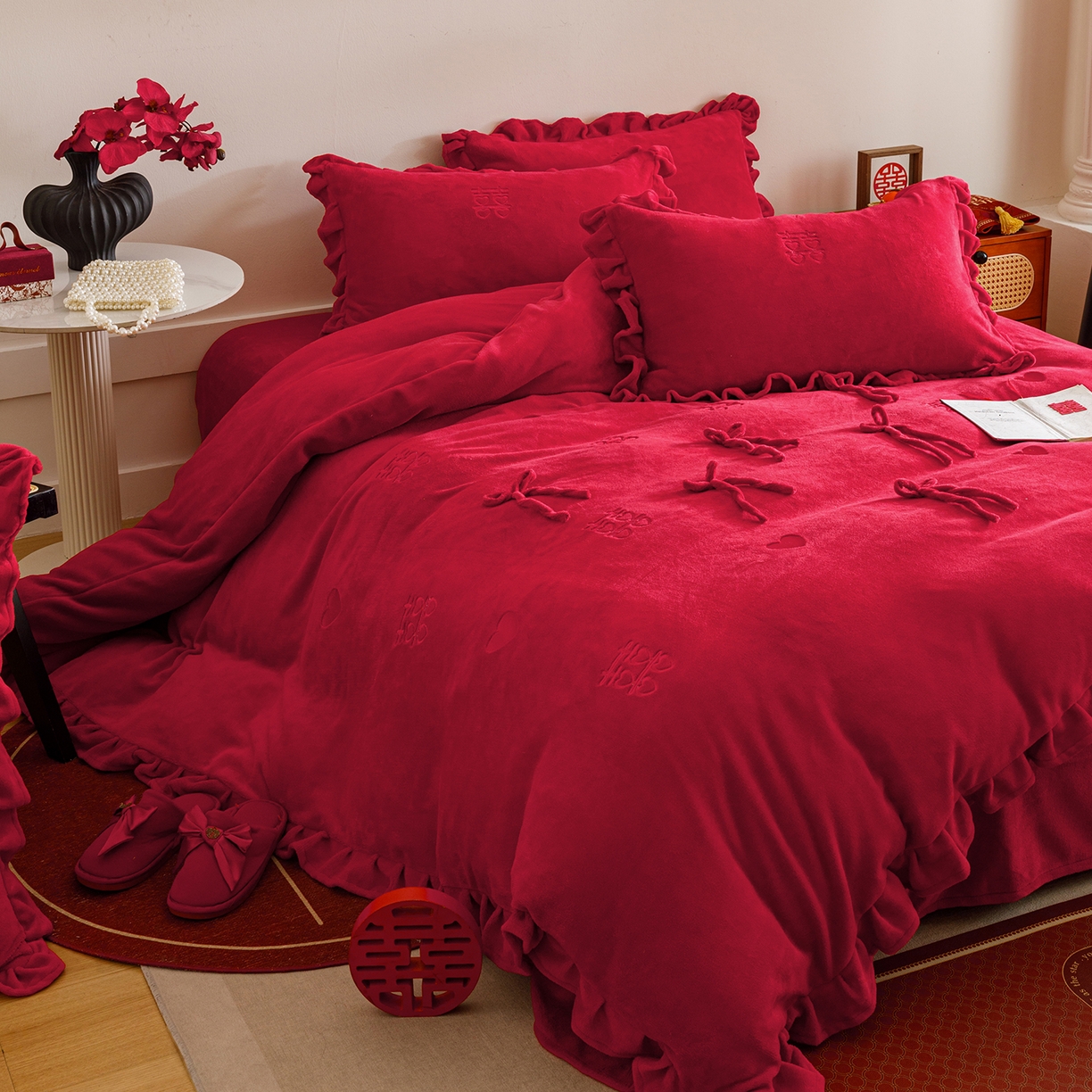 91家纺网 家纺一手货源 找家纺 （总）苏源家居 2025新款婚庆加厚牛奶绒荷叶边刺绣结婚四件套