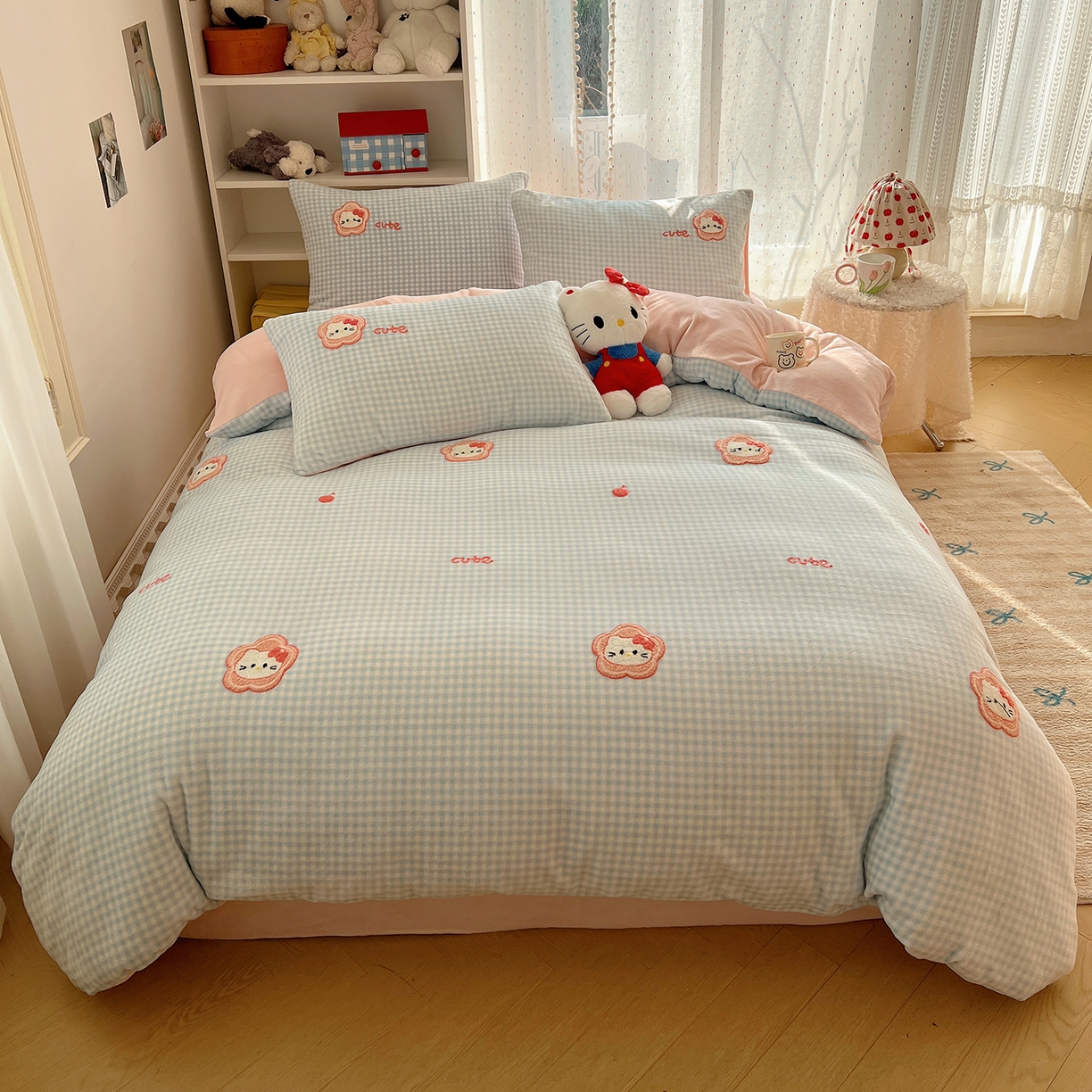 桃子家居 2025新款A类ins毛巾绣少女猫咪可爱格子混搭加厚牛奶绒系列四件套 绒毛巾绣-花儿猫蓝粉