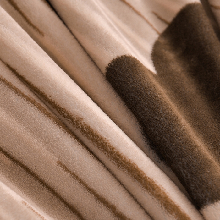 91家纺网 家纺一手货源 找家纺 雅芝蓝 2025新款8-9斤高克重印花牛奶绒四件套保暖绒套件直播爆款 棕心纹