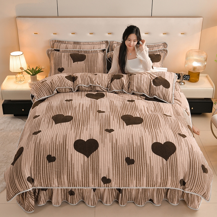 91家纺网 家纺一手货源 找家纺 雅芝蓝 2025新款8-9斤高克重印花牛奶绒四件套保暖绒套件直播爆款 棕心纹