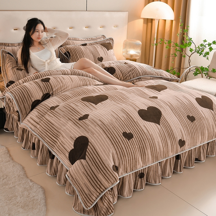 91家纺网 家纺一手货源 找家纺 雅芝蓝 2025新款8-9斤高克重印花牛奶绒四件套保暖绒套件直播爆款 棕心纹