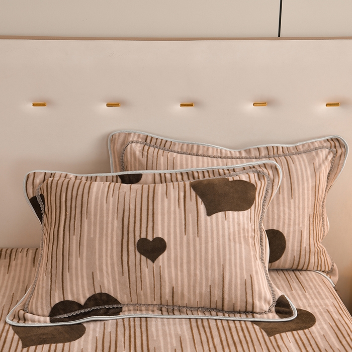 91家纺网 家纺一手货源 找家纺 雅芝蓝 2025新款8-9斤高克重印花牛奶绒四件套保暖绒套件直播爆款 棕心纹