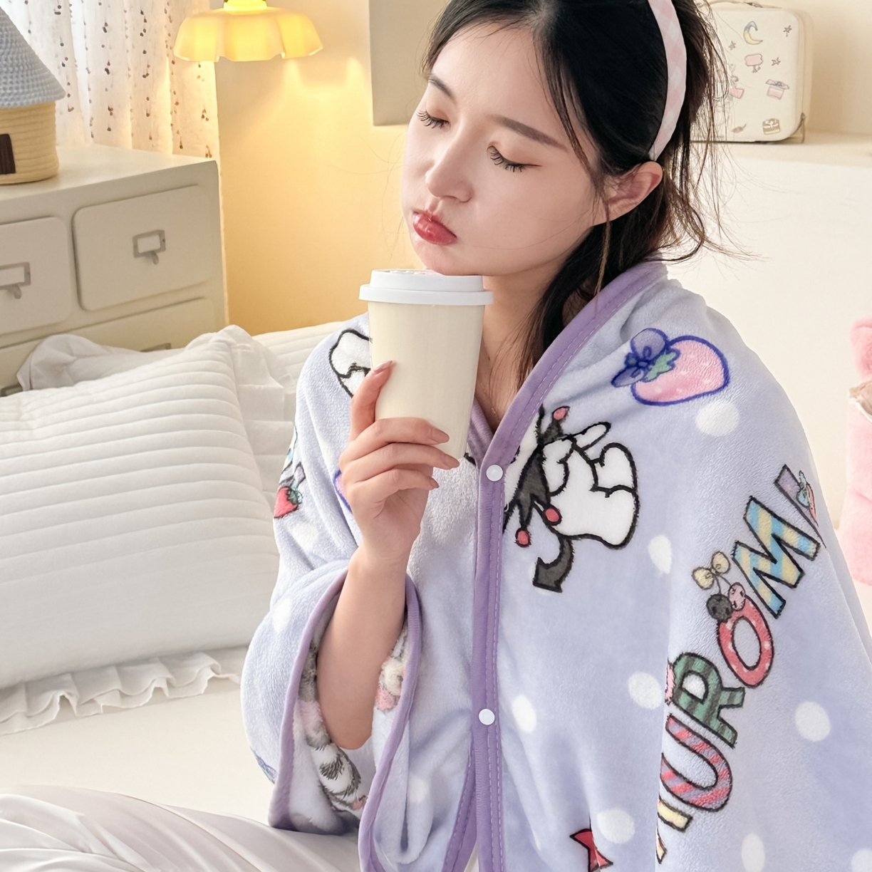 91家纺网 家纺一手货源 找家纺 花满路 2025新款亲肤舒适卡通系列毛毯 草莓库洛米