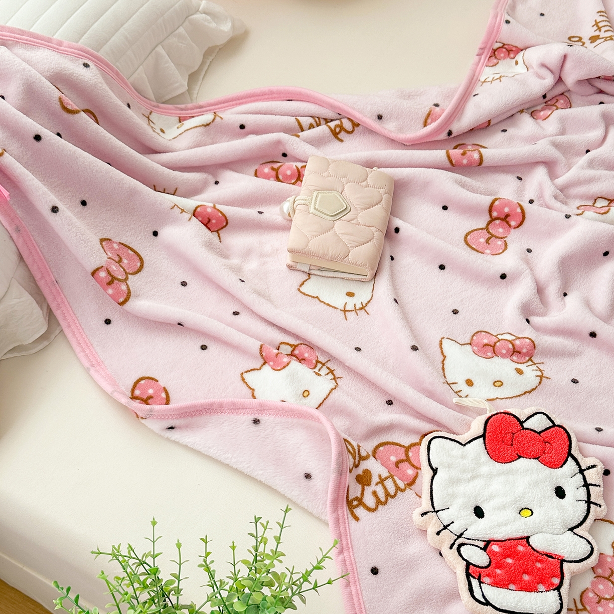 91家纺网 家纺一手货源 找家纺 花满路 2025新款亲肤舒适卡通系列毛毯 点点kt