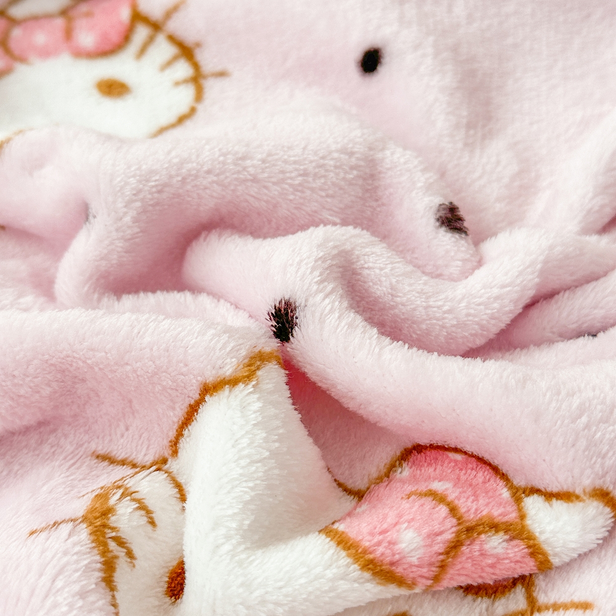 91家纺网 家纺一手货源 找家纺 花满路 2025新款亲肤舒适卡通系列毛毯 点点kt