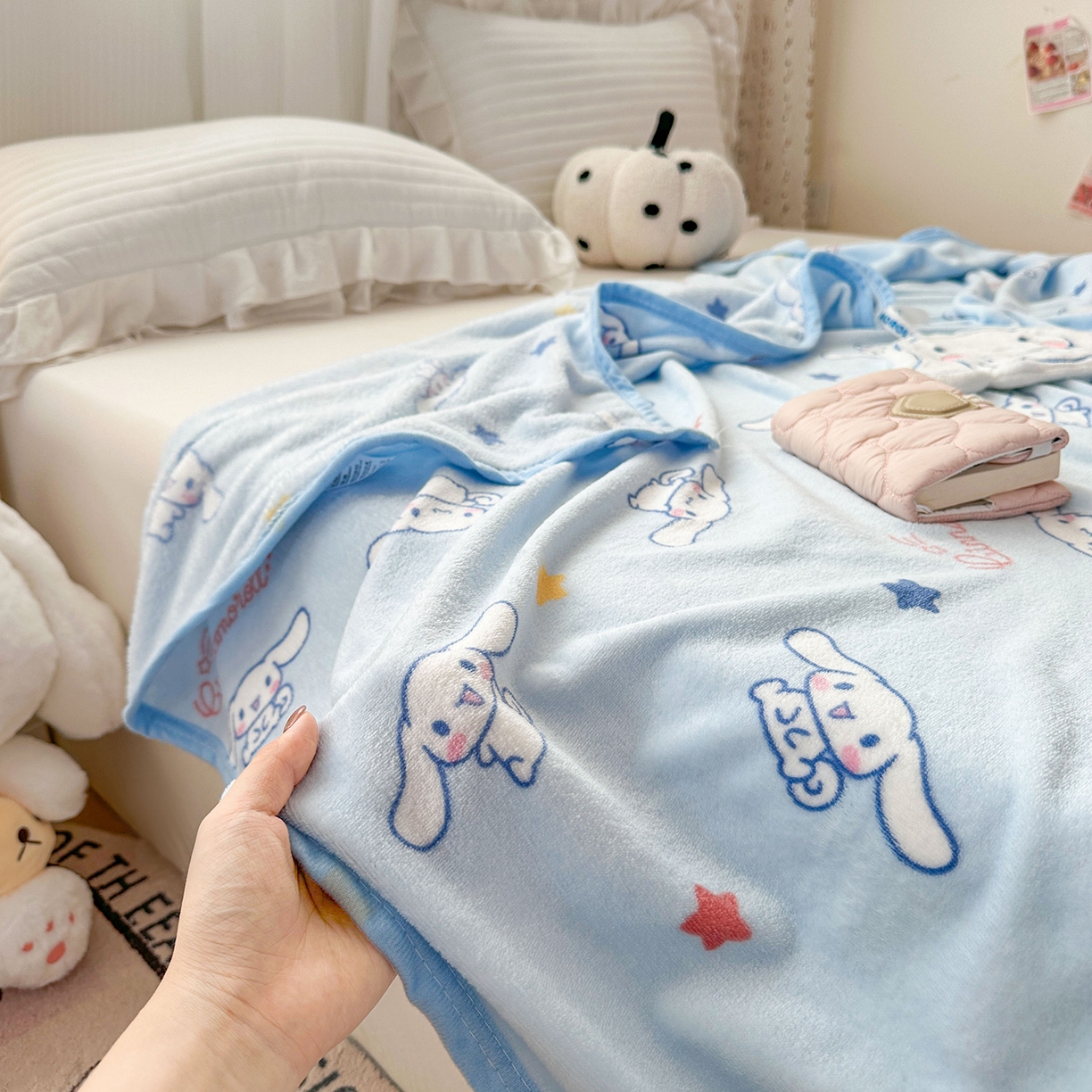 91家纺网 家纺一手货源 找家纺 花满路 2025新款亲肤舒适卡通系列毛毯 乖巧玉桂狗