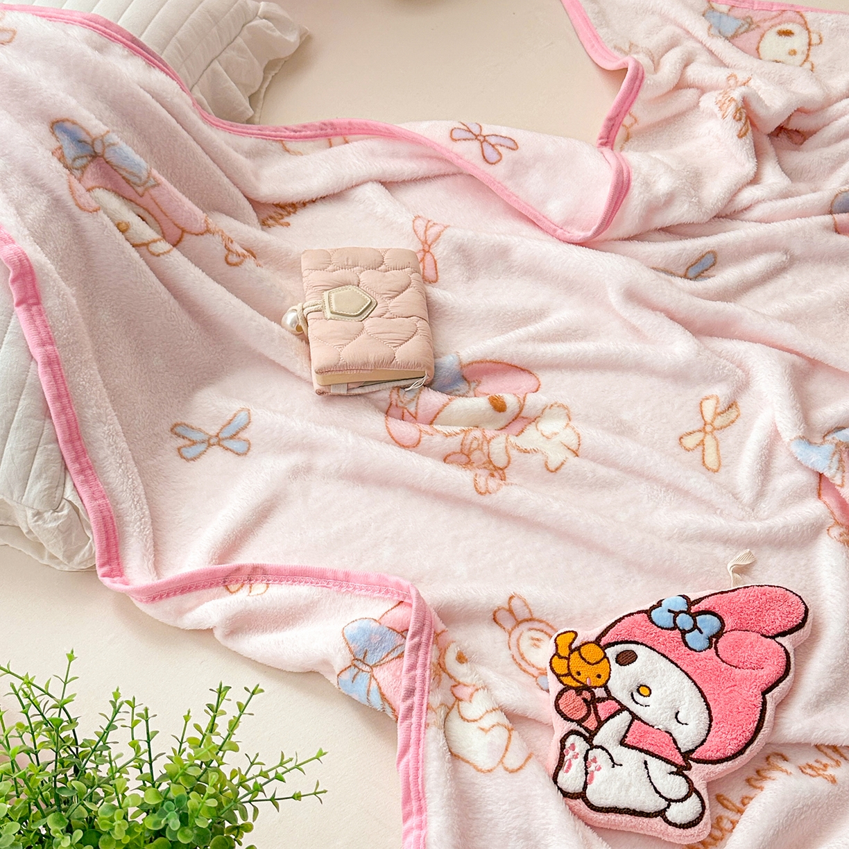 91家纺网 家纺一手货源 找家纺 花满路 2025新款亲肤舒适卡通系列毛毯 可爱美乐蒂