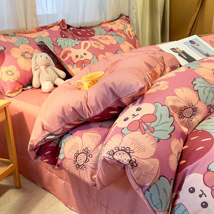 91家纺网 家纺一手货源 找家纺 丝芙妮家居（原乐视家纺） 2025新款全棉磨毛多规格单品套件系列-四件套 草莓兔兔-粉