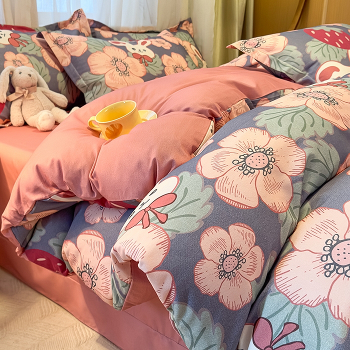 91家纺网 家纺一手货源 找家纺 丝芙妮家居（原乐视家纺） 2025新款全棉磨毛多规格单品套件系列-四件套 草莓兔兔-蓝