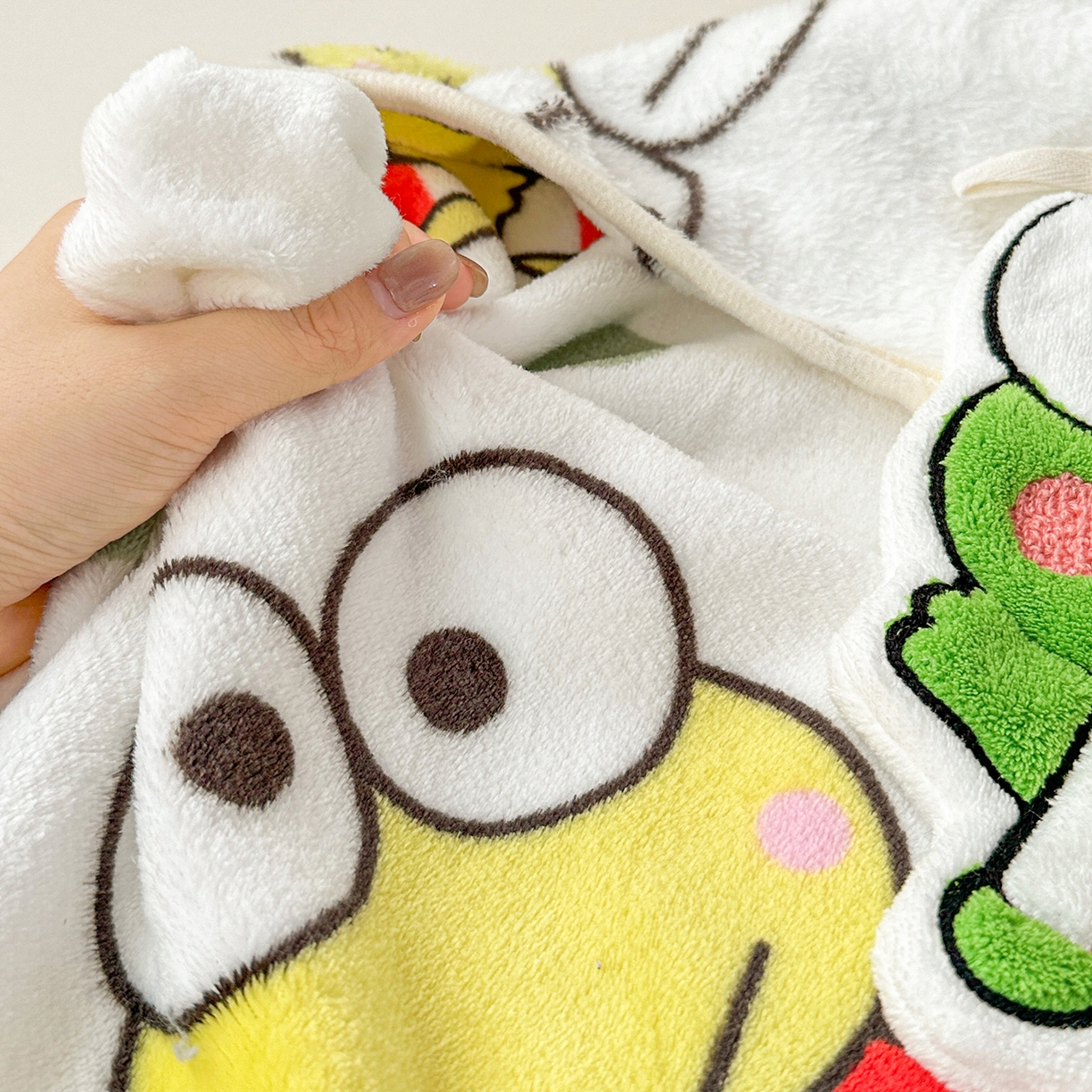 91家纺网 家纺一手货源 找家纺 花满路 2025新款亲肤舒适卡通系列毛毯 球球大眼蛙