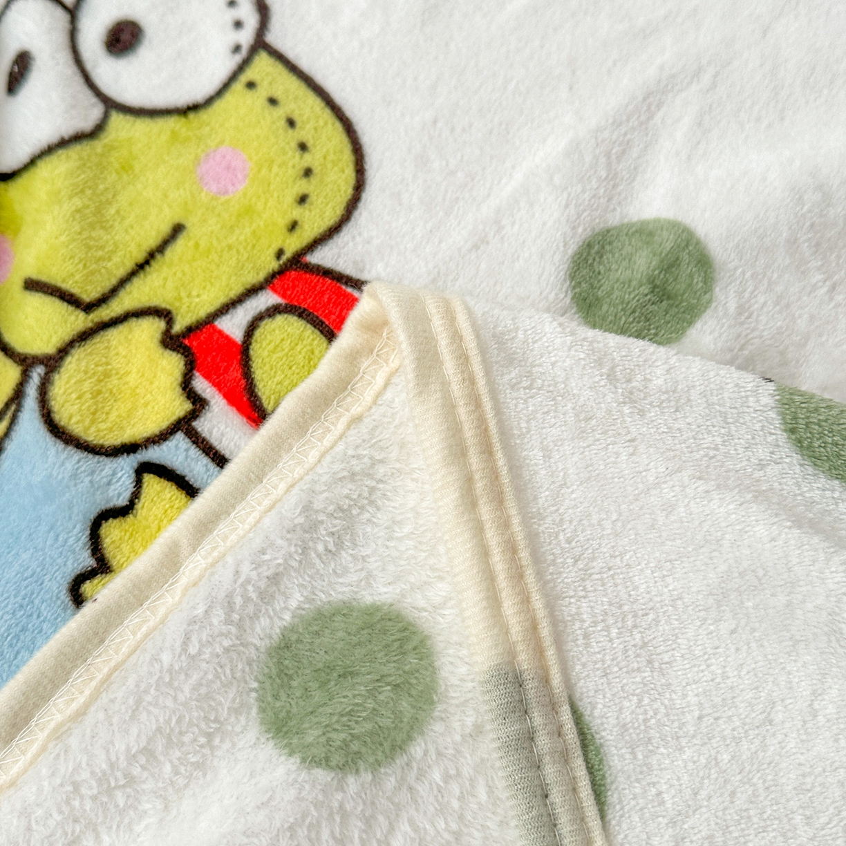 91家纺网 家纺一手货源 找家纺 花满路 2025新款亲肤舒适卡通系列毛毯 球球大眼蛙