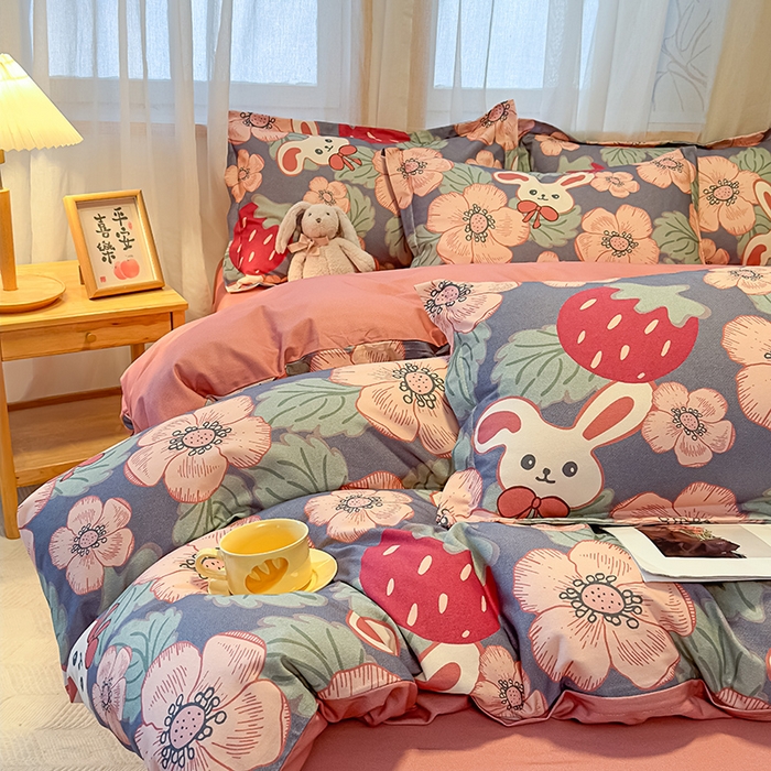 91家纺网 家纺一手货源 找家纺 丝芙妮家居（原乐视家纺） 2025新款全棉磨毛多规格单品套件系列-四件套 草莓兔兔-蓝