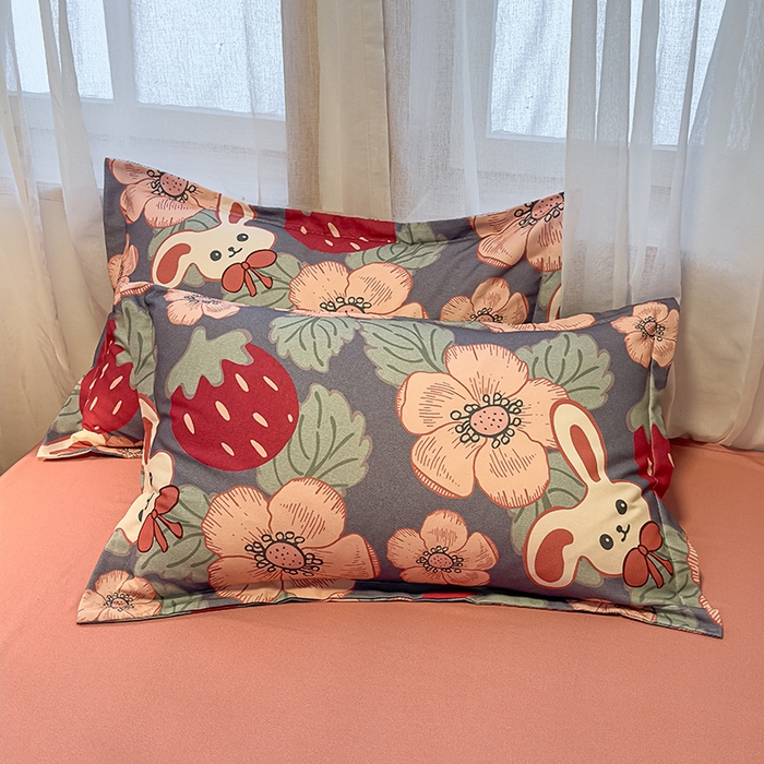 91家纺网 家纺一手货源 找家纺 丝芙妮家居（原乐视家纺） 2025新款全棉磨毛多规格单品套件系列-四件套 草莓兔兔-蓝