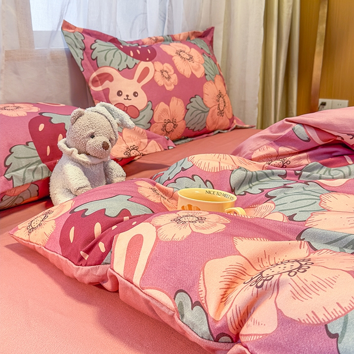 91家纺网 家纺一手货源 找家纺 丝芙妮家居（原乐视家纺） 2025新款全棉磨毛多规格单品床单 草莓兔兔-粉