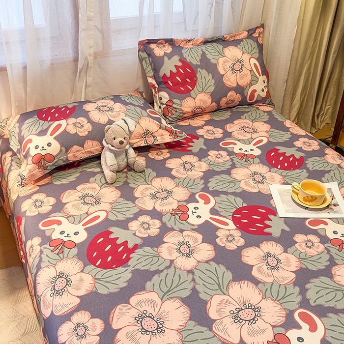 91家纺网 家纺一手货源 找家纺 丝芙妮家居（原乐视家纺） 2025新款全棉磨毛多规格单品床单 草莓兔兔-蓝