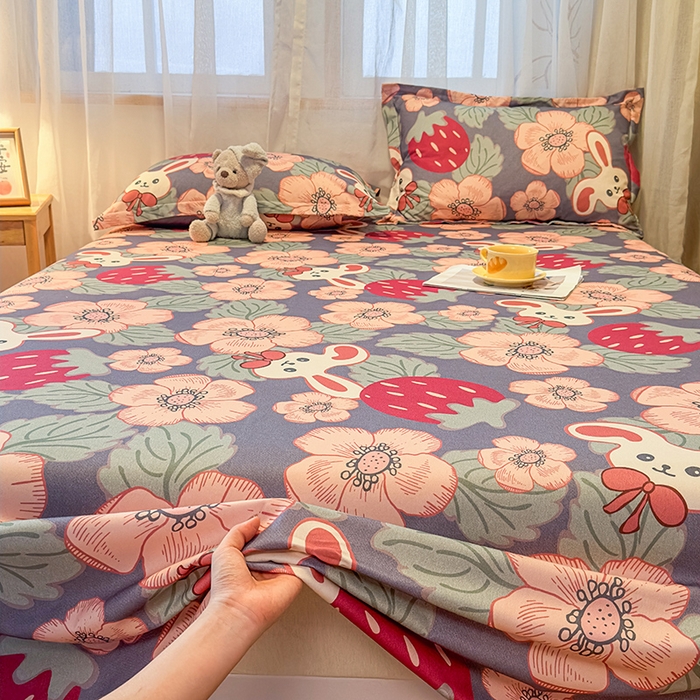 91家纺网 家纺一手货源 找家纺 丝芙妮家居（原乐视家纺） 2025新款全棉磨毛多规格单品床单 草莓兔兔-蓝