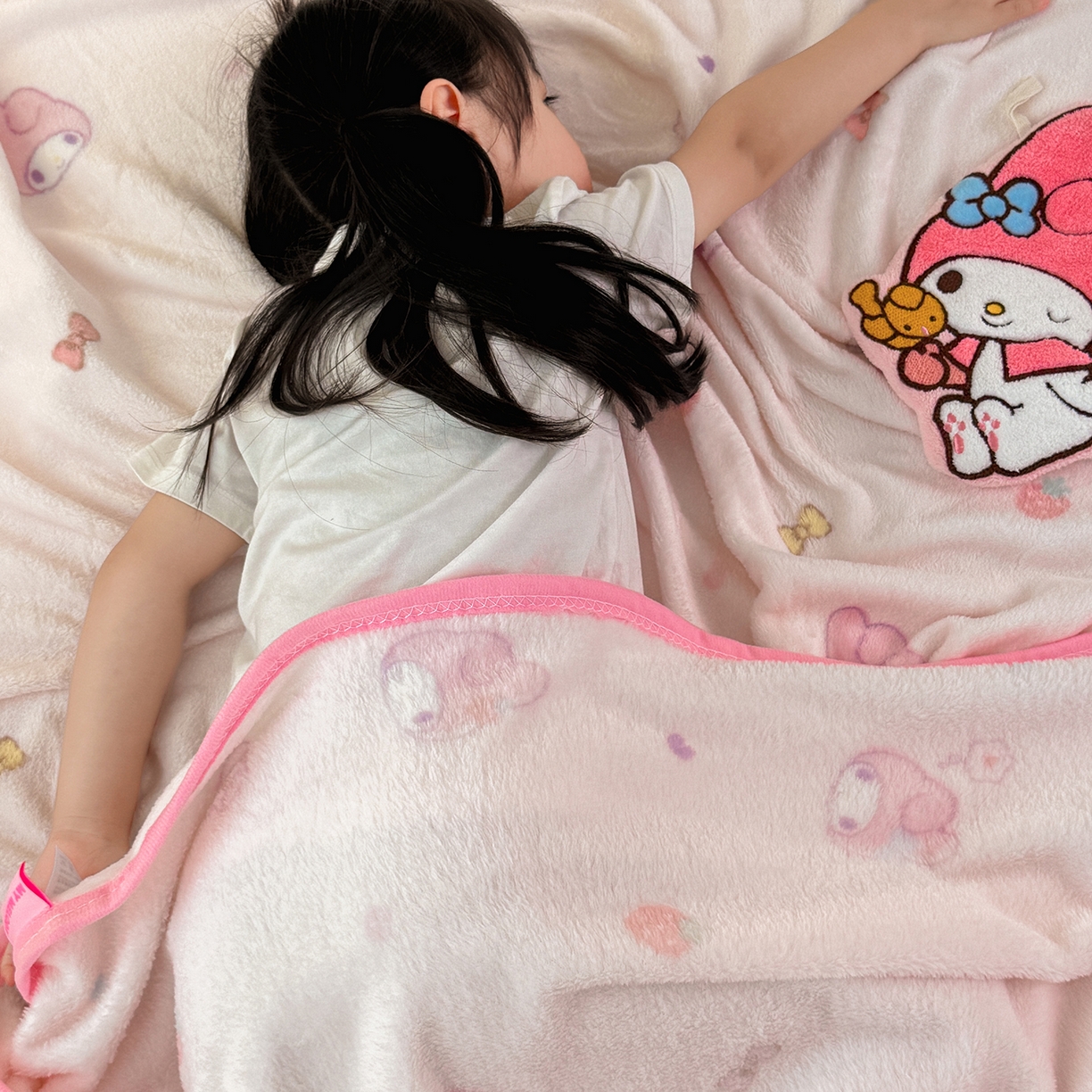 91家纺网 家纺一手货源 找家纺 花满路 2025新款亲肤舒适卡通系列毛毯 甜筒美乐蒂