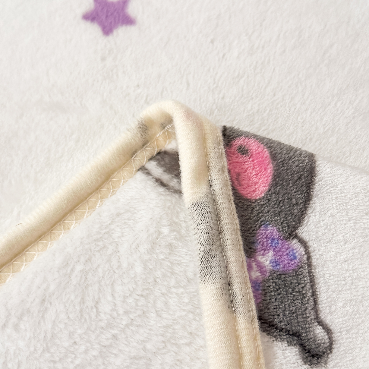 91家纺网 家纺一手货源 找家纺 花满路 2025新款亲肤舒适卡通系列毛毯 小小库洛米