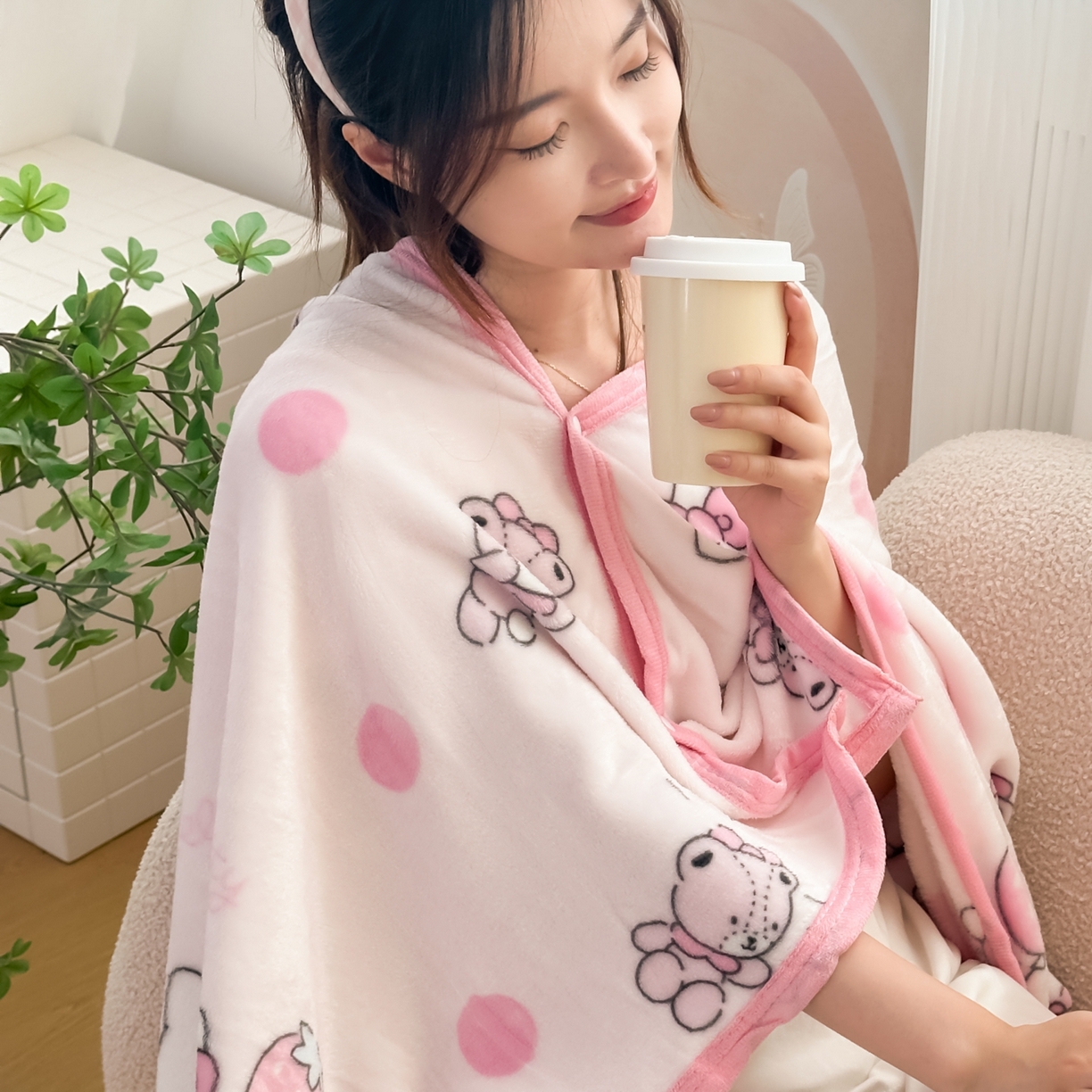 91家纺网 家纺一手货源 找家纺 花满路 2025新款亲肤舒适卡通系列毛毯 hello kitty