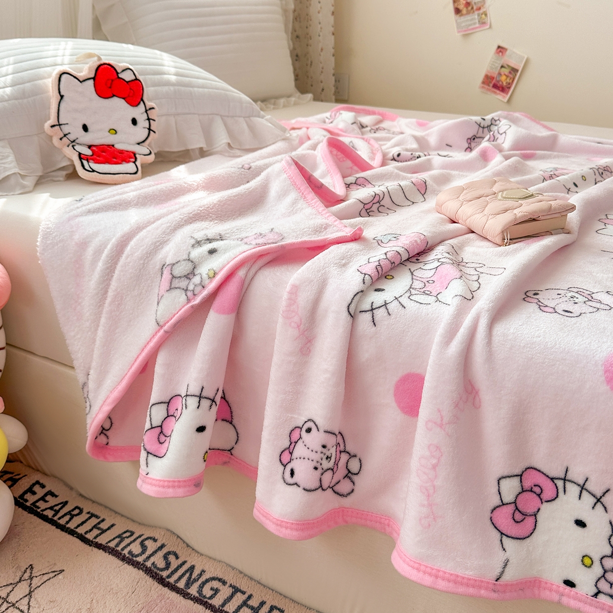 91家纺网 家纺一手货源 找家纺 花满路 2025新款亲肤舒适卡通系列毛毯 hello kitty