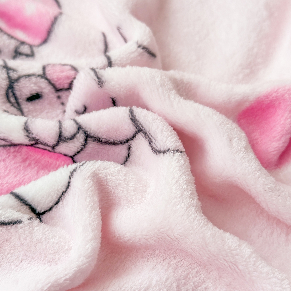 91家纺网 家纺一手货源 找家纺 花满路 2025新款亲肤舒适卡通系列毛毯 hello kitty