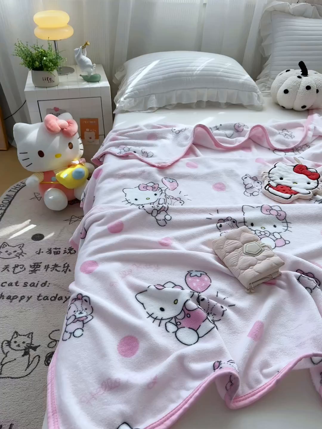 91家纺网 家纺一手货源 找家纺 花满路 2025新款亲肤舒适卡通系列毛毯 hello kitty