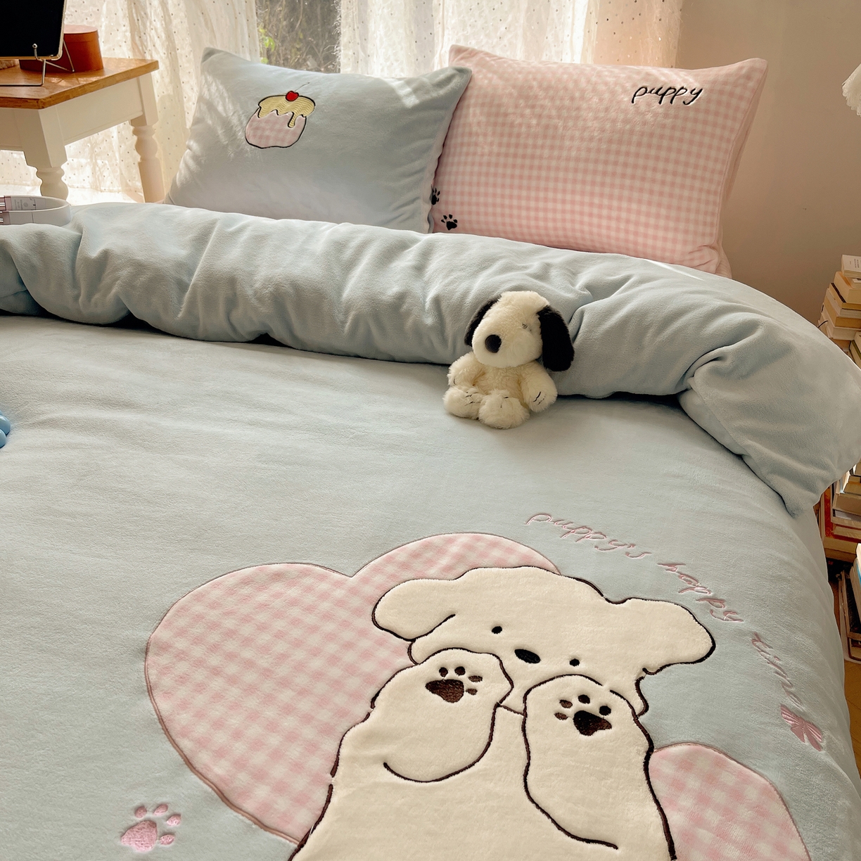 91家纺网 家纺一手货源 找家纺 （总）轻奢坊 2025新款牛奶绒ins可爱贴布绣四件套