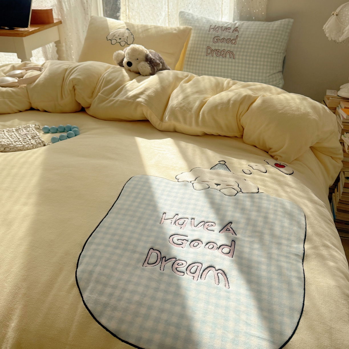 91家纺网 家纺一手货源 找家纺 轻奢坊 2025新款牛奶绒ins可爱贴布绣四件套 晚安小狗