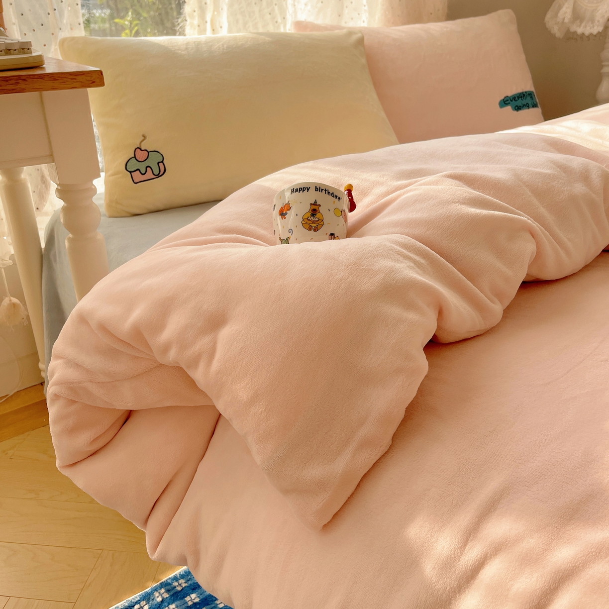 91家纺网 家纺一手货源 找家纺 轻奢坊 2025新款牛奶绒ins可爱贴布绣四件套 洛丽塔猫