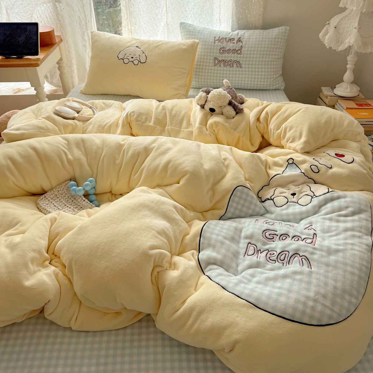 91家纺网 家纺一手货源 找家纺 轻奢坊 2025新款牛奶绒ins可爱贴布绣四件套 晚安小狗