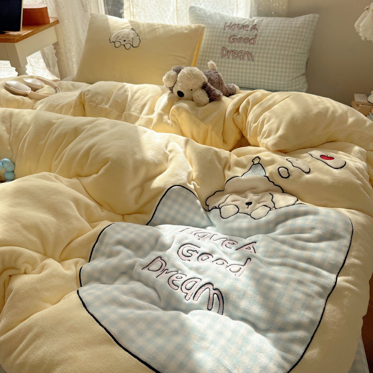 91家纺网 家纺一手货源 找家纺 轻奢坊 2025新款牛奶绒ins可爱贴布绣四件套 晚安小狗