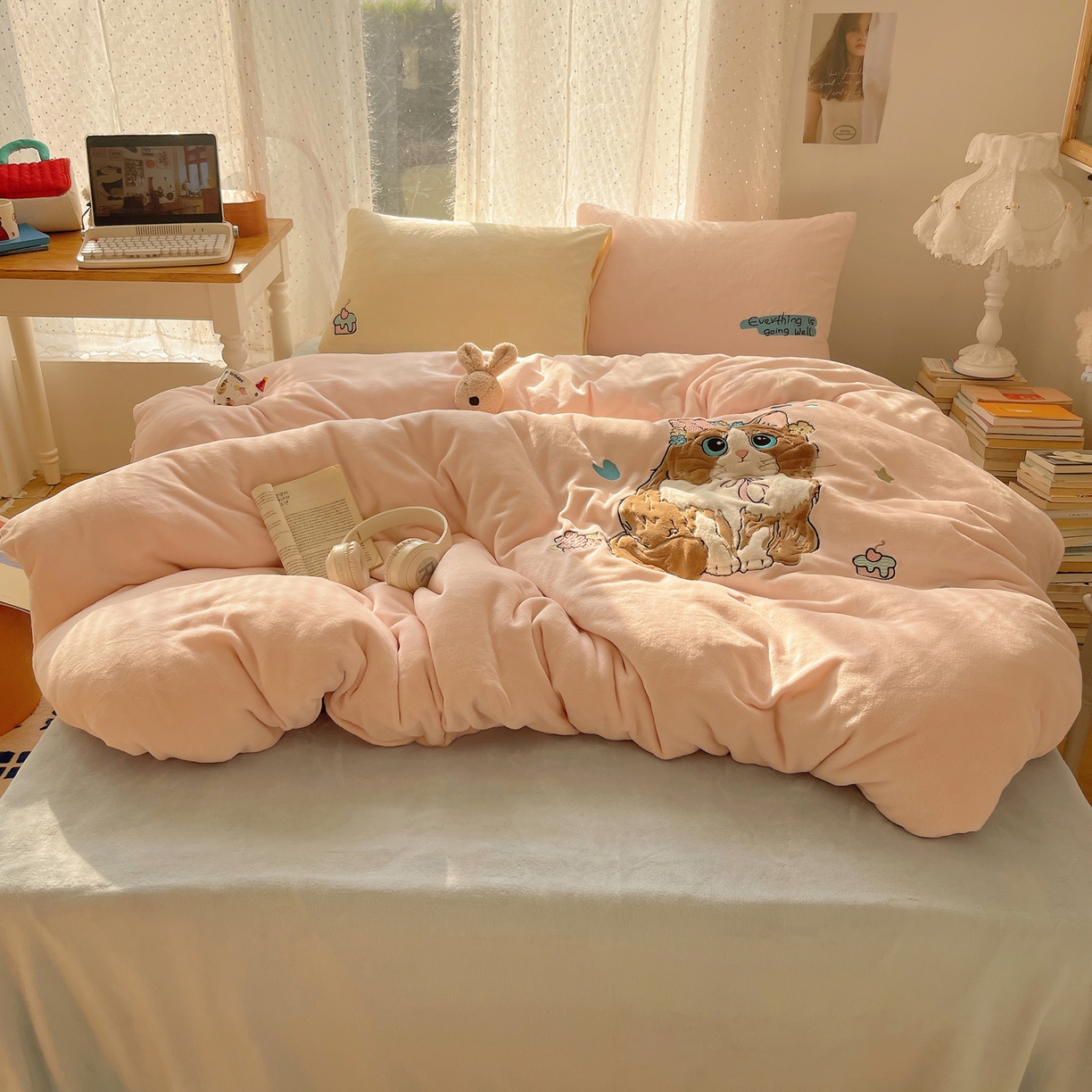 91家纺网 家纺一手货源 找家纺 轻奢坊 2025新款牛奶绒ins可爱贴布绣四件套 洛丽塔猫