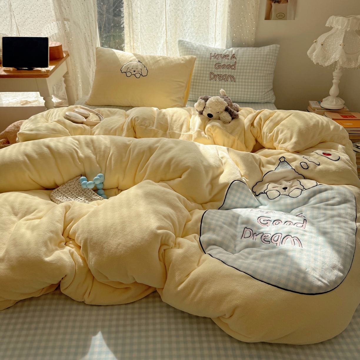 91家纺网 家纺一手货源 找家纺 轻奢坊 2025新款牛奶绒ins可爱贴布绣四件套 晚安小狗