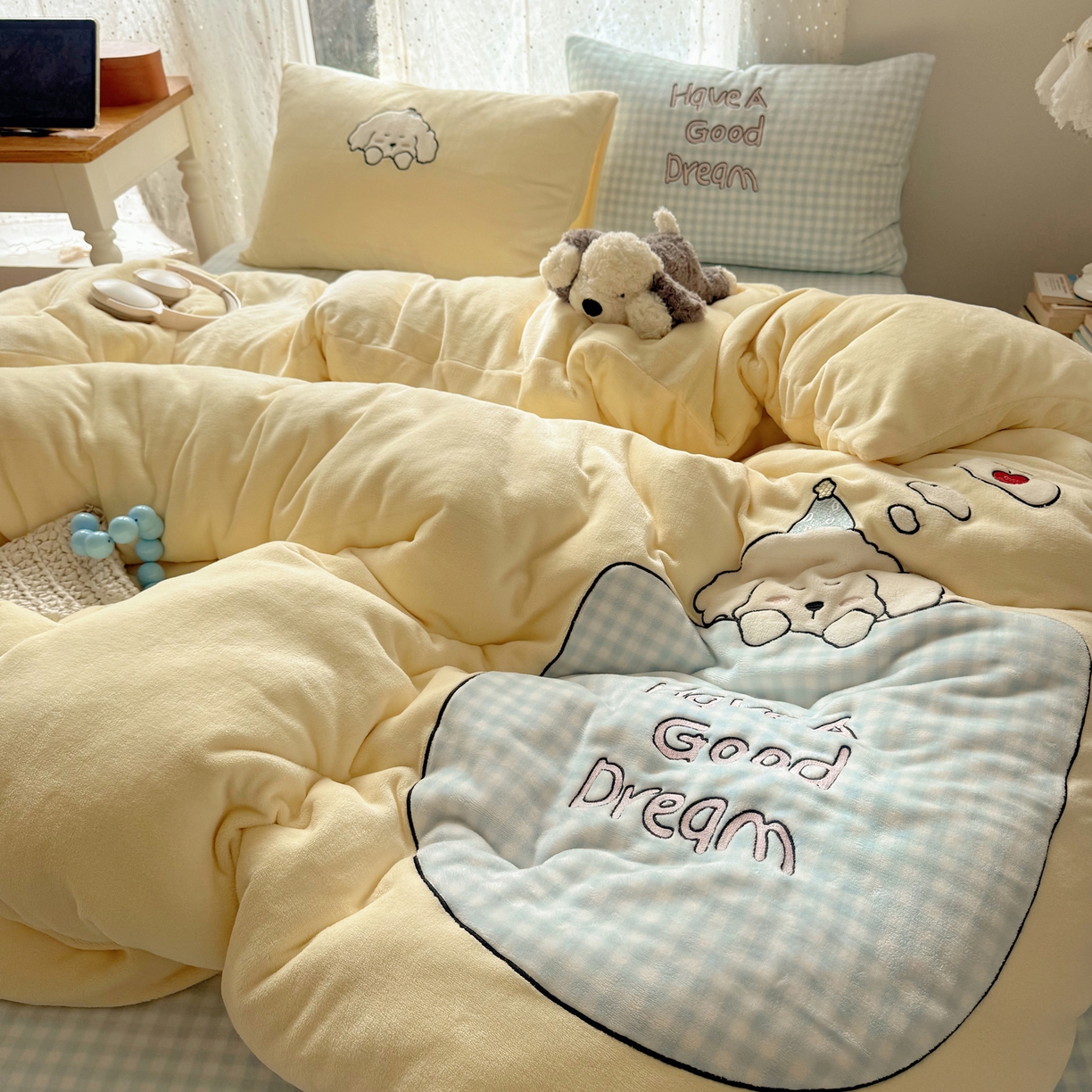 91家纺网 家纺一手货源 找家纺 轻奢坊 2025新款牛奶绒ins可爱贴布绣四件套 晚安小狗