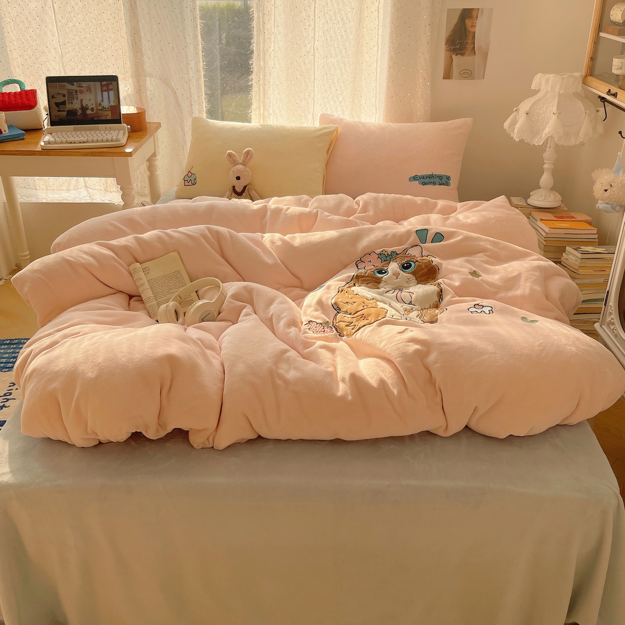 91家纺网 家纺一手货源 找家纺 轻奢坊 2025新款牛奶绒ins可爱贴布绣四件套 洛丽塔猫