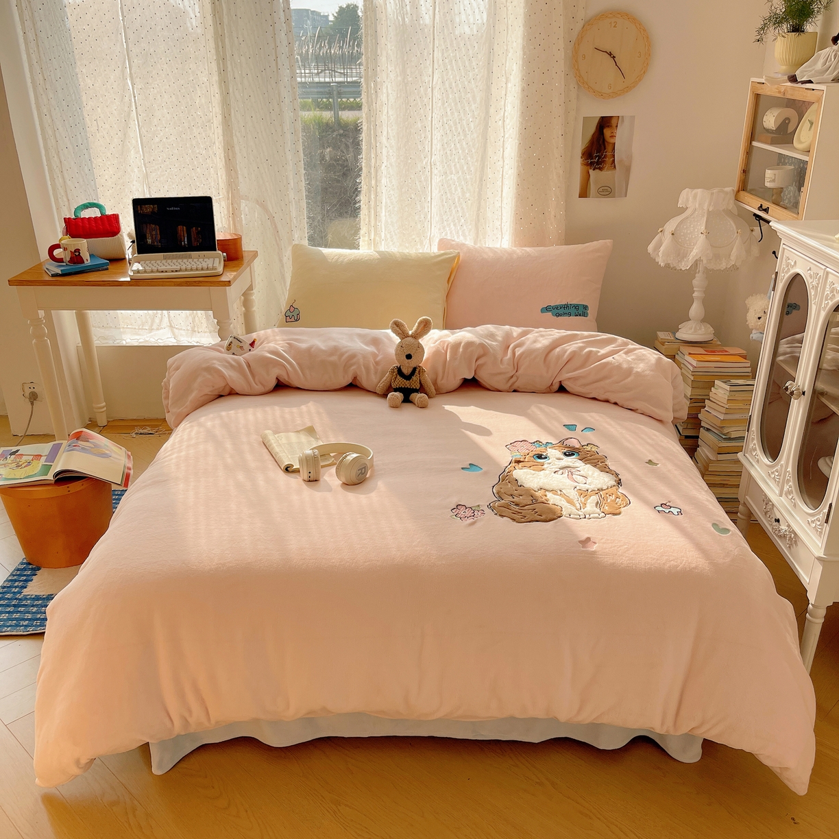 91家纺网 家纺一手货源 找家纺 轻奢坊 2025新款牛奶绒ins可爱贴布绣四件套 洛丽塔猫