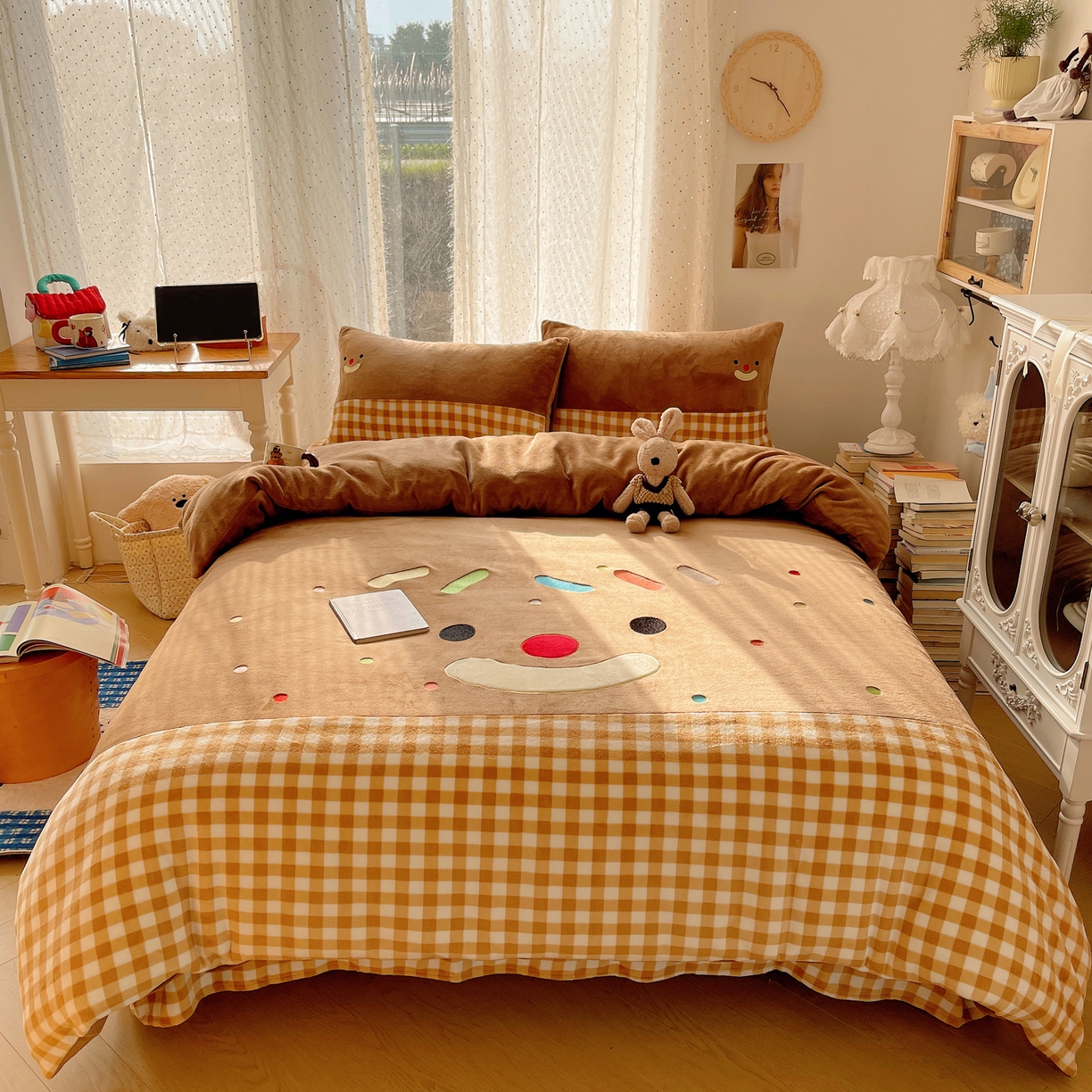 轻奢坊 2025新款牛奶绒ins可爱贴布绣四件套 笑脸咖格