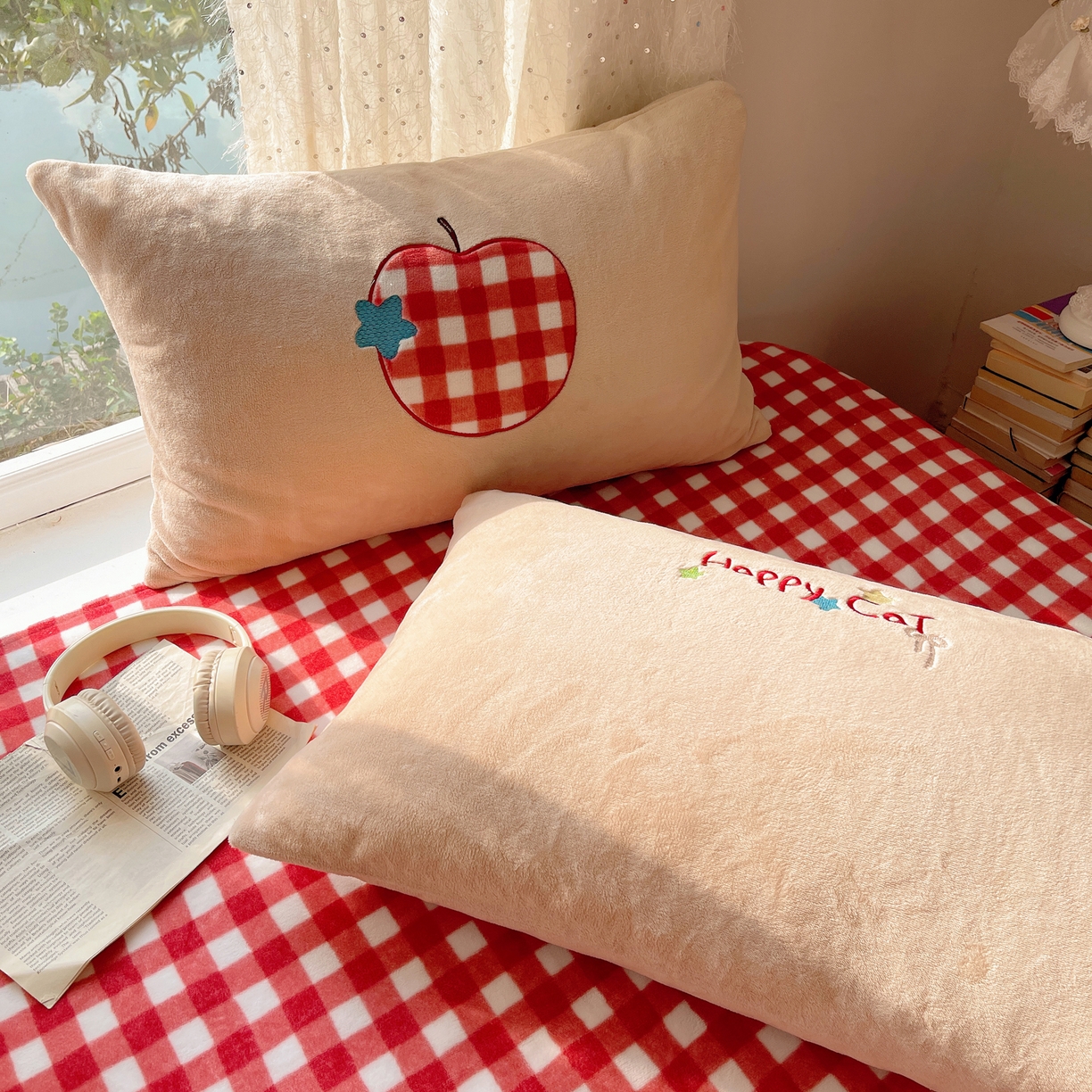 91家纺网 家纺一手货源 找家纺 轻奢坊 2025新款牛奶绒ins可爱贴布绣四件套 苹果黑猫