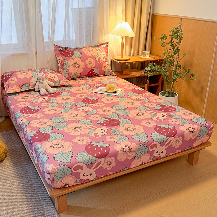 91家纺网 家纺一手货源 找家纺 丝芙妮家居（原乐视家纺） 2025新款全棉磨毛多规格单品床笠 草莓兔兔-粉