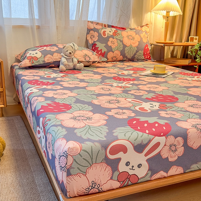 91家纺网 家纺一手货源 找家纺 丝芙妮家居（原乐视家纺） 2025新款全棉磨毛多规格单品床笠 草莓兔兔-蓝