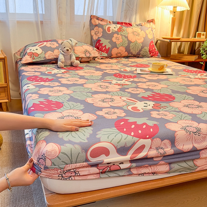 91家纺网 家纺一手货源 找家纺 丝芙妮家居（原乐视家纺） 2025新款全棉磨毛多规格单品床笠 草莓兔兔-蓝