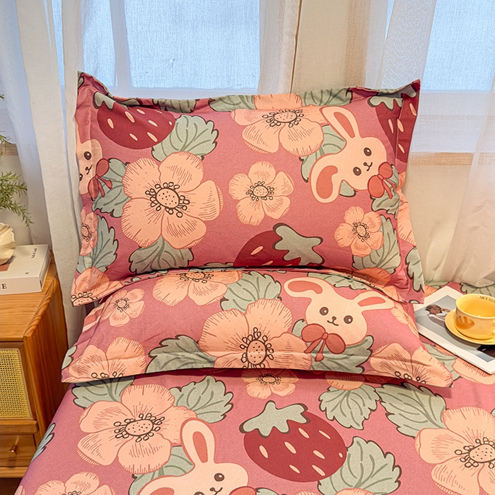 91家纺网 家纺一手货源 找家纺 丝芙妮家居（原乐视家纺） 2025新款全棉磨毛多规格单品床笠 草莓兔兔-粉